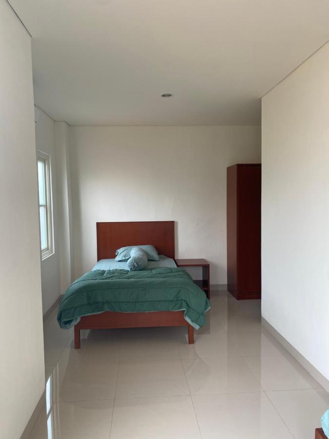 Rumah Pondok Pinang Джакарта Экстерьер фото